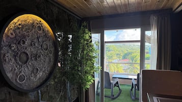 奢华客房, 1 张特大床, 城市景观 | 露台