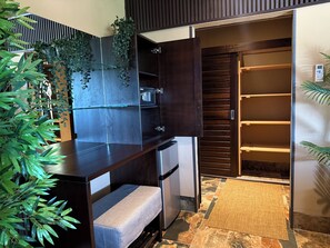 Chambre luxueuse, 1 très grand lit, vue sur la ville