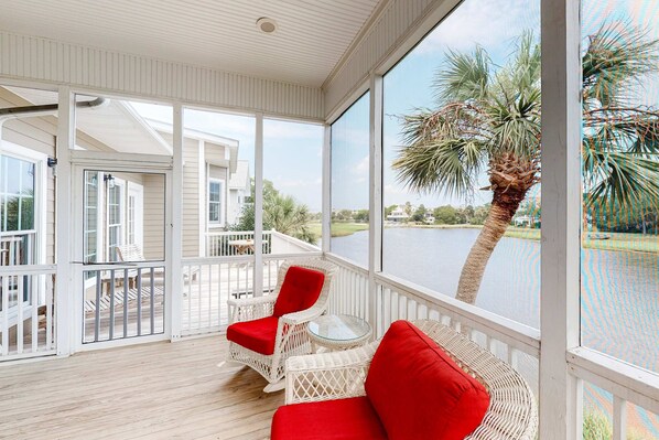 Terrace/patio - Charming Home w/ Lagoon View, WiFi, Laundry, Central AC - Walk to the Beach (Edisto Beach)