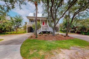 Exterior - Charming Home w/ Lagoon View, WiFi, Laundry, Central AC - Walk to the Beach (Edisto Beach)
