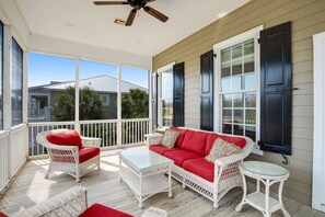 Property grounds - Charming Home w/ Lagoon View, WiFi, Laundry, Central AC - Walk to the Beach (Edisto Beach)