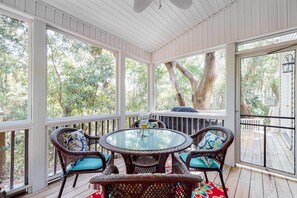 Dining - Sun-kissed home with AC, fireplace & W/D - short drive to the beach (Edisto Beach)