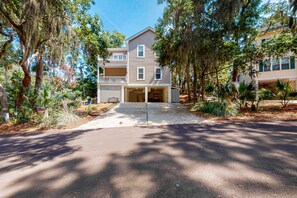 Exterior - Sun-kissed home with AC, fireplace & W/D - short drive to the beach (Edisto Beach)