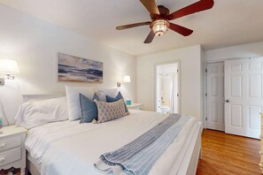 WiFi, bed sheets, wheelchair access - Home with private pool, fenced in yard and dog-friendly (Hilton Head)