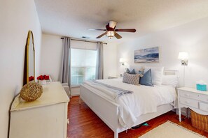 WiFi, bed sheets, wheelchair access - Home with private pool, fenced in yard and dog-friendly (Hilton Head)