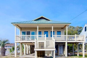 Exterior - Bright, Modern Home 1 Block From Beach w/ AC, WiFi, W/D, Balcony (Edisto Beach)