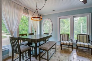 Dining - Edisto Hidden Oasis (Edisto Island)
