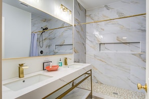 Shower, hair dryer, towels