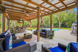Outdoor dining - Edisto Hidden Oasis (Edisto Island)