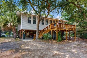 Exterior - Serene home with outdoor deck, close to Beach Access and Attractions (Edisto Beach)