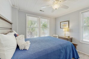 Iron/ironing board, WiFi, bed sheets - Serene home with outdoor deck, close to Beach Access and Attractions (Edisto Beach)