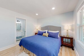 Travel cot, WiFi, bed sheets - Waterfront home with private dock & deck with great views, walk to the beach (Edisto Beach)