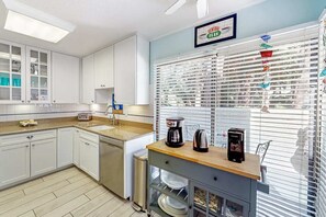 Fridge, microwave, oven, stovetop - Wonderful sun-filled retreat w/ generous patio, pool, & tennis - near beaches (Hilton Head)