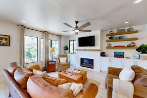 TV, fireplace, offices - Beachwalk 141 | Condo near the beach with lagoon & golf views, pool, golf, W/D (Hilton Head)