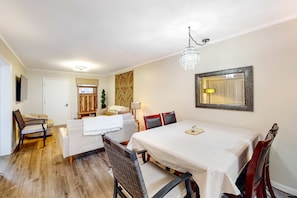 Interior - The Hedges D1 | Condo in Hilton Head with pool & tennis, walk to the beach (Hilton Head)