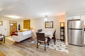 Interior - The Hedges D1 | Condo in Hilton Head with pool & tennis, walk to the beach (Hilton Head)