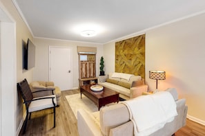 TV - The Hedges D1 | Condo in Hilton Head with pool & tennis, walk to the beach (Hilton Head)