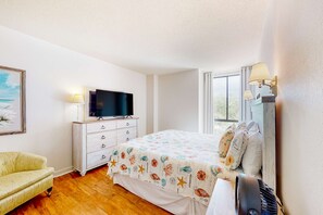 Room - Dog-friendly coastal condo - water views, balcony, W/D, & AC (Hilton Head)