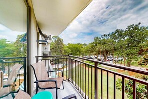 Property grounds - Dog-friendly coastal condo - water views, balcony, W/D, & AC (Hilton Head)