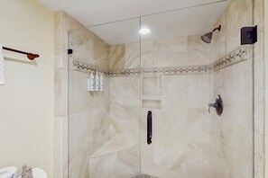 Douche, serviettes fournies