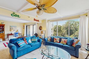 TV, DVD player, offices - Stunningly remodeled 3rd floor villa with ocean views (Hilton Head)