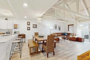 Interior - Beautiful condo close to tennis/pickleball courts, beach access, golf and pool (Hilton Head)