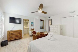 Iron/ironing board, WiFi, bed sheets - Beautiful condo close to tennis/pickleball courts, beach access, golf and pool (Hilton Head)