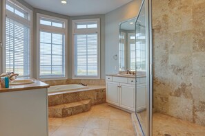 Shower, towels - Ocean and Marsh View Home with private pool, dog friendly, beachfront (Hilton Head)