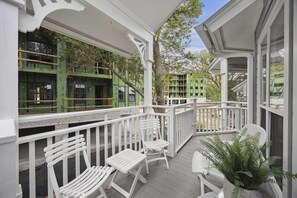 Property grounds - Pristine Condo with shared pools, hot tub, close to Islander's Beach Park (Hilton Head)