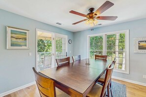 Dining - Golf course view condo near walking trails, Van der Meer & Shipyard beach (Hilton Head)