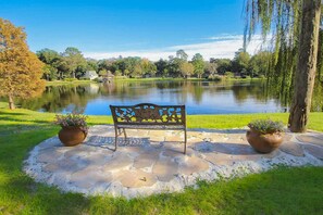 Property grounds - Golf course view condo near walking trails, Van der Meer & Shipyard beach (Hilton Head)