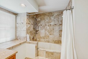 Shower, hair dryer, towels - Golf course view condo near walking trails, Van der Meer & Shipyard beach (Hilton Head)