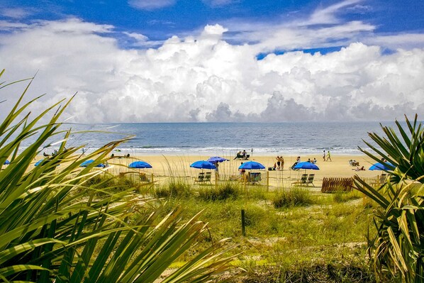 Beach nearby - Golf course view condo near walking trails, Van der Meer & Shipyard beach (Hilton Head)