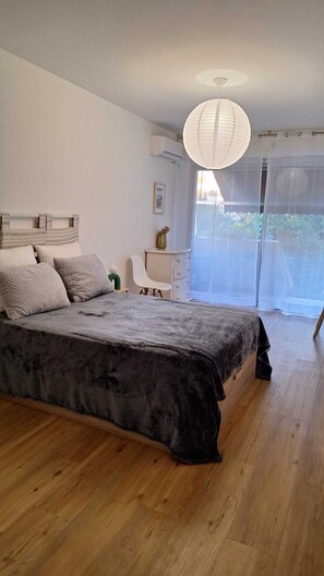 Iron/ironing board, WiFi, bed sheets - Bright apartment with garden and swimming pool (Montpellier)