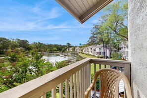 Property grounds - Waterfront condo w/ private balcony, W/D and near beach + marina (Hilton Head)