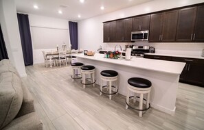 Interior - Spacious 4-bedroom house in lovely Tolleson w/2 Full Kitchens & 2 laundry rooms (Tolleson)