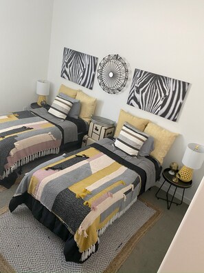 Iron/ironing board, Internet, bed sheets - Spacious 4-bedroom house in lovely Tolleson w/2 Full Kitchens & 2 laundry rooms (Tolleson)