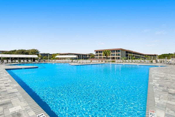 Pool - Beachfront condo w/ pool, tennis + pickleball, gym & balcony (Hilton Head)