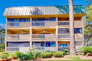 Exterior - 1st floor condo with pool, tennis, patio & washer/dryer (Hilton Head)