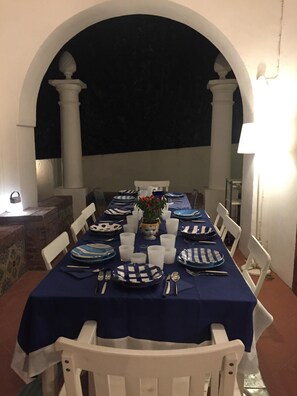 Outdoor dining - Villa Croce Anacapri. Residence history in the ancient heart of Anacapri. (Anacapri)