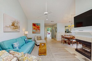 TV, offices - Charming condo with lagoons views, shared pool, golf nearby, and deck (Hilton Head)