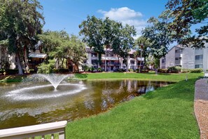 Property grounds - Updated Villa - Close to Coligny Plaza and Beach Access (Hilton Head)