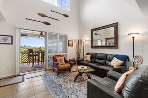 Condo, nhiều giường, ban công, quang cảnh núi (Palm Villas at Mauna Lani F23) | Khu phòng khách