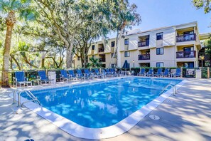 Pool - Condo 1 block from Coligny Plaza with on-site pool, balcony, & W/D (Hilton Head)