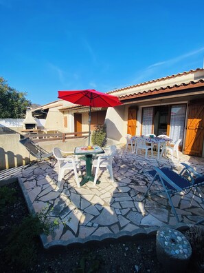 Outdoor dining - Agence JF Immo - Air-conditioned vacation home with parking for 6 people V0267 (Vias)