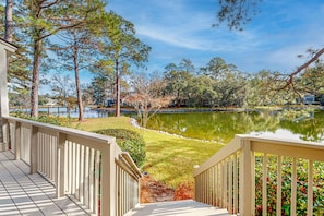 Property grounds - Peaceful villa with large deck and lagoon views, close to Harbour Town (Hilton Head)
