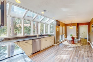 Fridge, microwave, oven, stovetop - Peaceful villa with large deck and lagoon views, close to Harbour Town (Hilton Head)