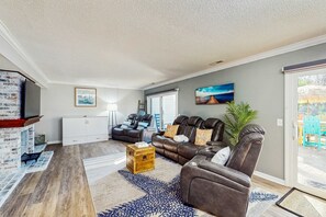 TV, offices - Welcome to Harbor Breeze, your relaxing Hilton Head Retreat (Hilton Head)
