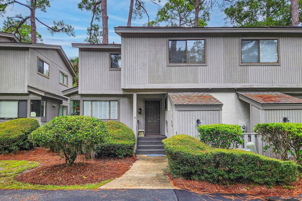 Exterior - Wonderful Townhome with pool, tennis and quick walk to beach (Hilton Head)