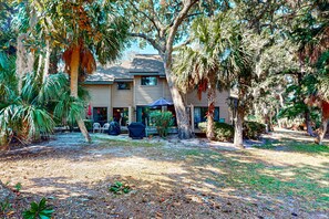 Exterior - Splendid condo,  pool, full kitchen, & patio (Hilton Head)